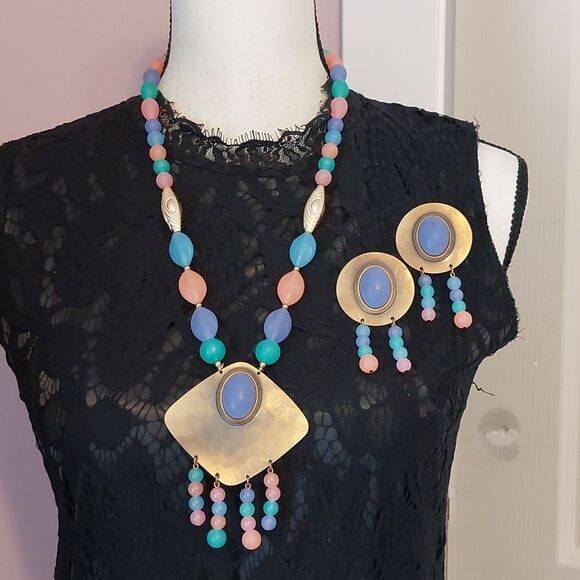 Vintage Jewelry - Fabulous Vintage Runway Necklace Earrings Set Pastel Beads Hammered Brass